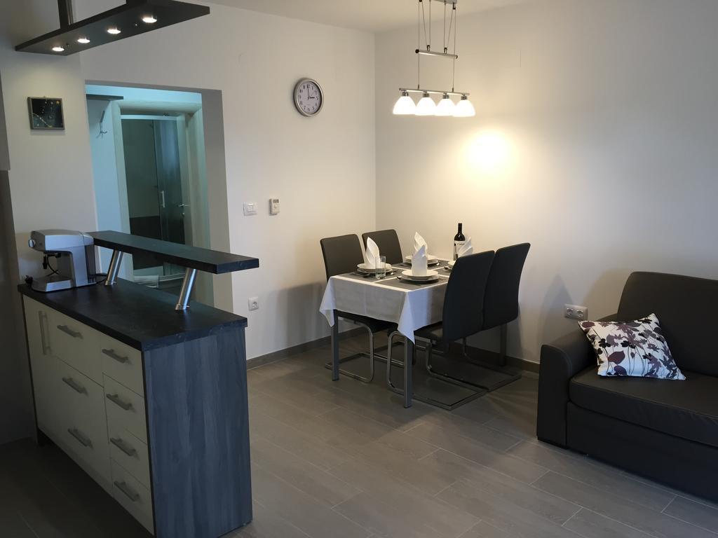 Apartments Sanbrandin Krk Town Szoba fotó